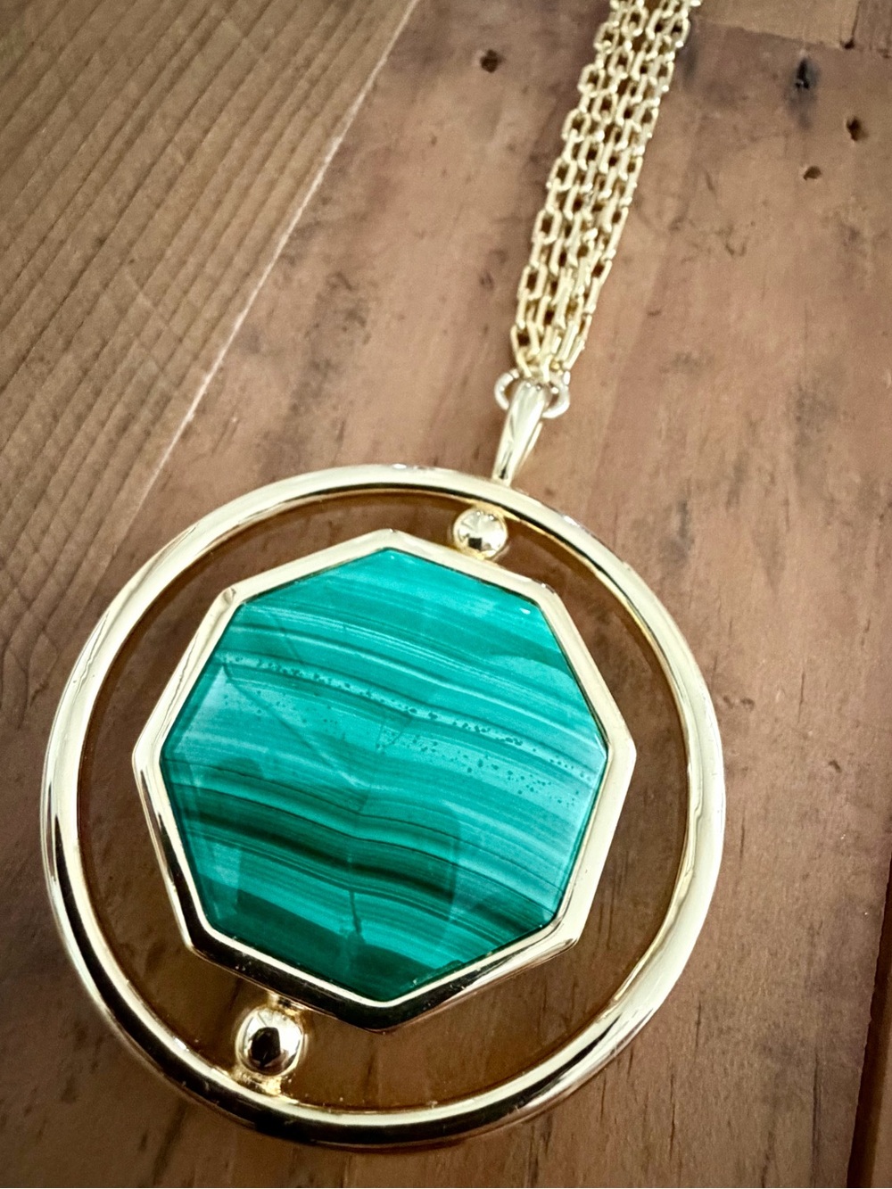 CONNIE CRAIG CARROLL “JONES GOLD-PLATED REVERSIBLE CABOCHON PENDANT NECKLACE